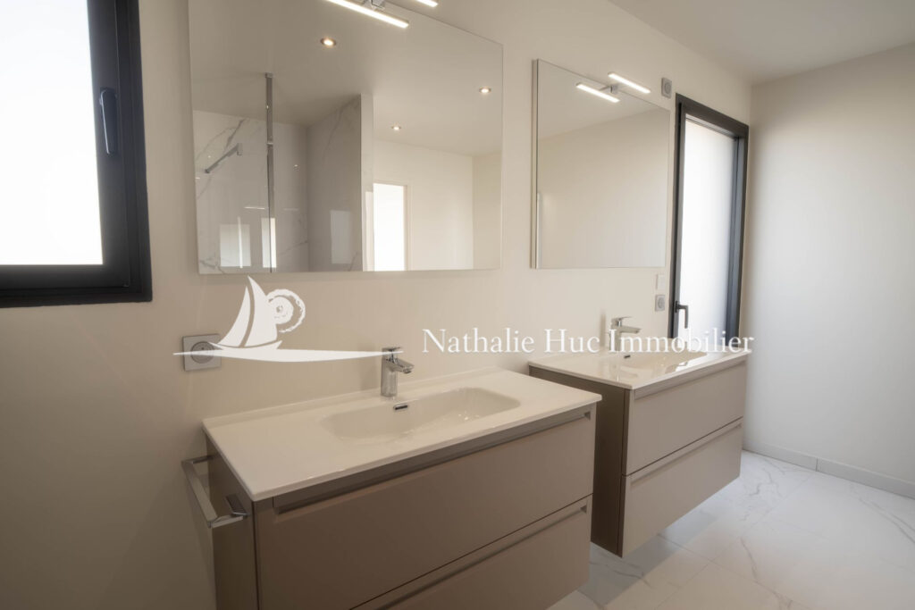 vente maison contemporaine 5 Pièce(s) – 5 pièces – 3 chambres – 4  – 174.00 m²