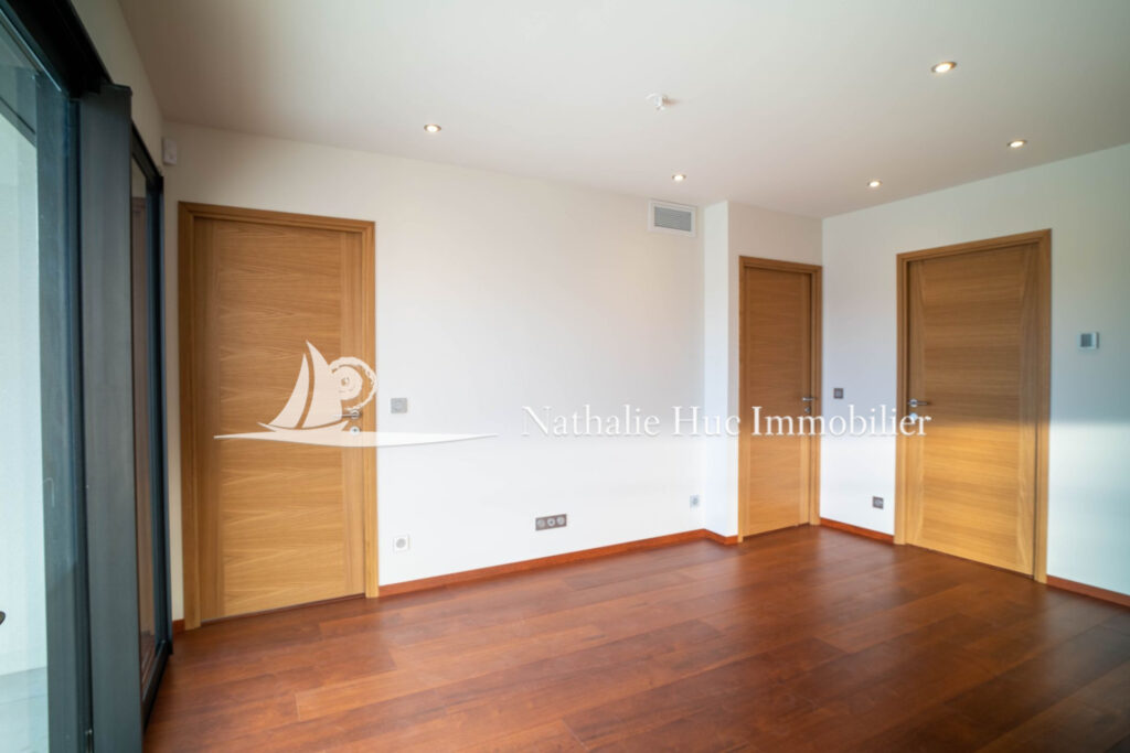 vente maison contemporaine 5 Pièce(s) – 5 pièces – 3 chambres – 4  – 174.00 m²