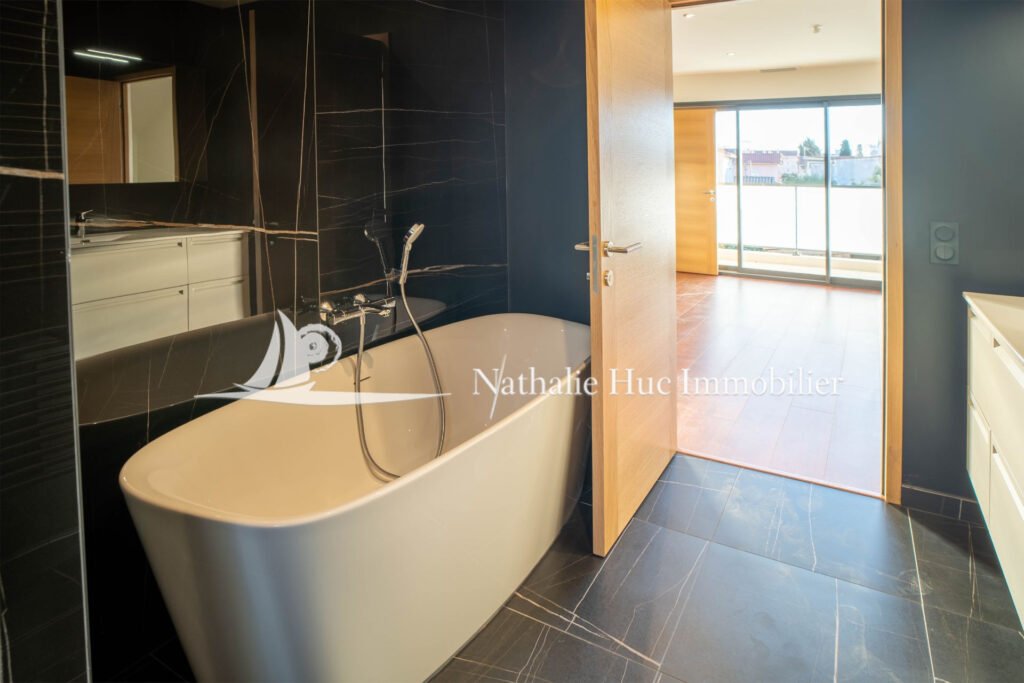 vente maison contemporaine 5 Pièce(s) – 5 pièces – 3 chambres – 4  – 174.00 m²