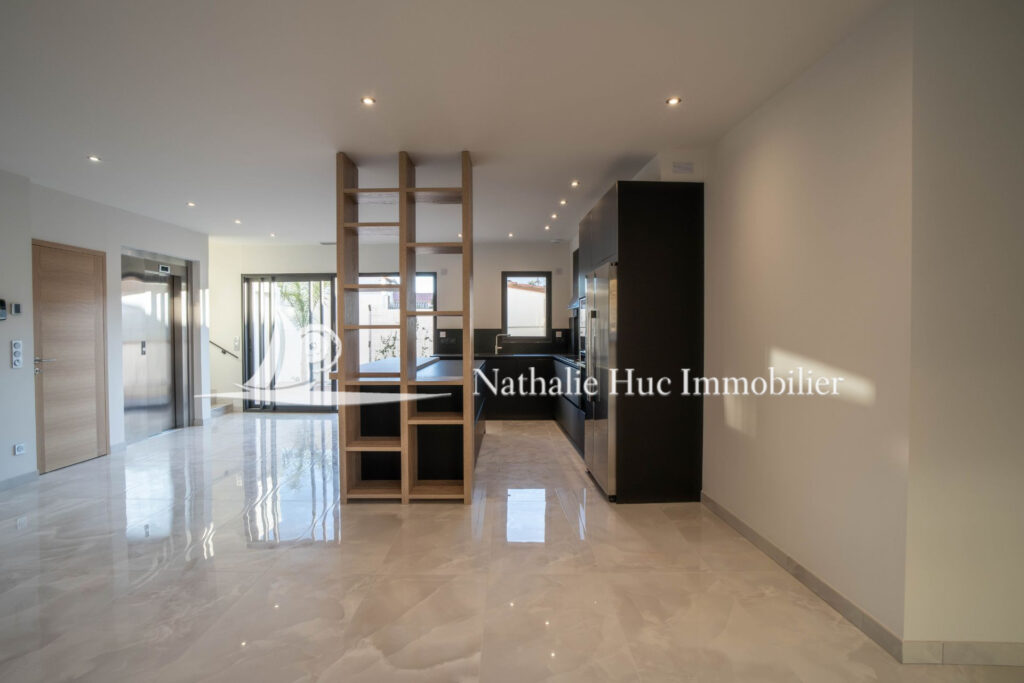 vente maison contemporaine 5 Pièce(s) – 5 pièces – 3 chambres – 4  – 174.00 m²