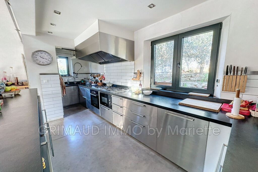 ideal chambre d’hote, a pied du village de Grimaud avec 7 cham – 9 pièces – 7 chambres – 4  – 360.00 m²