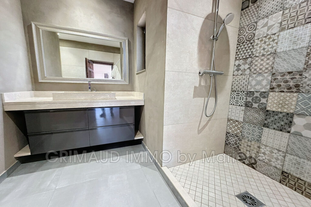 ideal chambre d’hote, a pied du village de Grimaud avec 7 cham – 9 pièces – 7 chambres – 4  – 360.00 m²