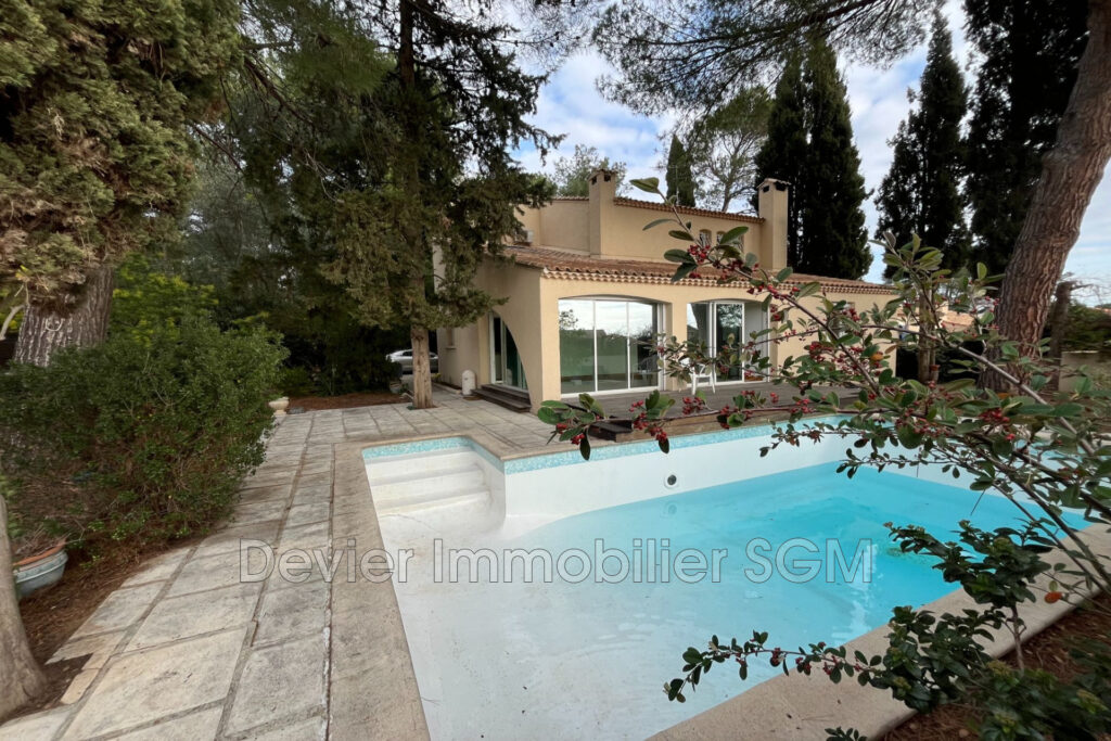 vente  7 Pièce(s) – 7 pièces – 6 chambres – 4  – 195.00 m²