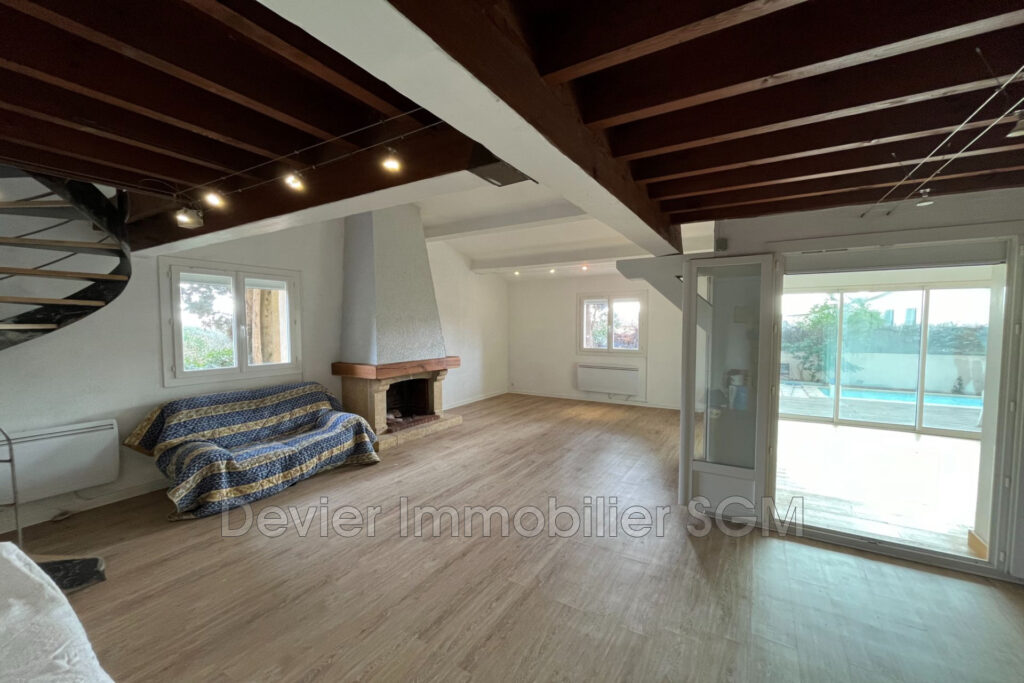 vente  7 Pièce(s) – 7 pièces – 6 chambres – 4  – 195.00 m²