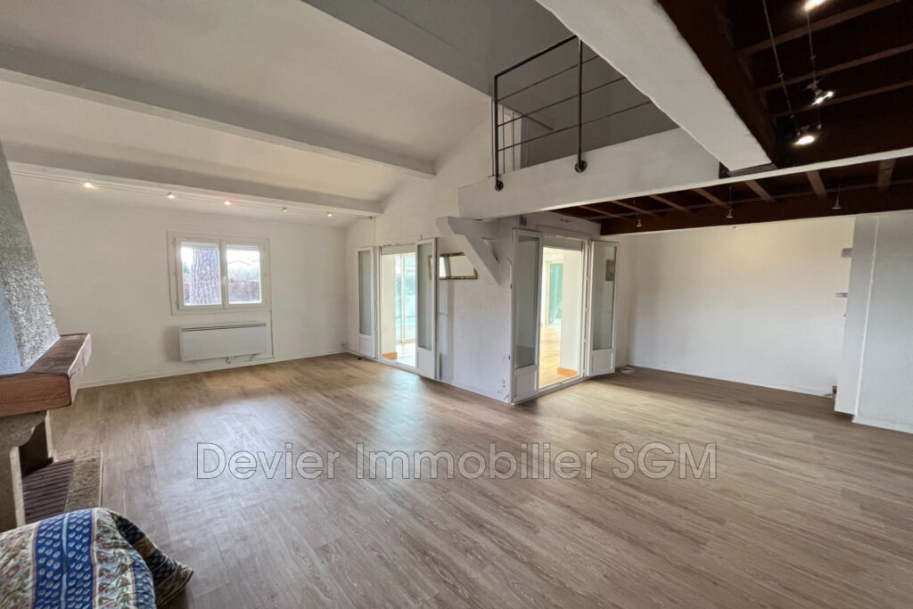 vente  7 Pièce(s) – 7 pièces – 6 chambres – 4  – 195.00 m²