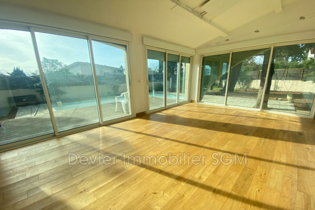 vente  7 Pièce(s) – 7 pièces – 6 chambres – 4  – 195.00 m²