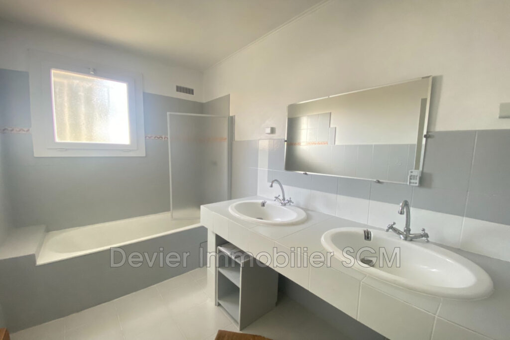 vente  7 Pièce(s) – 7 pièces – 6 chambres – 4  – 195.00 m²