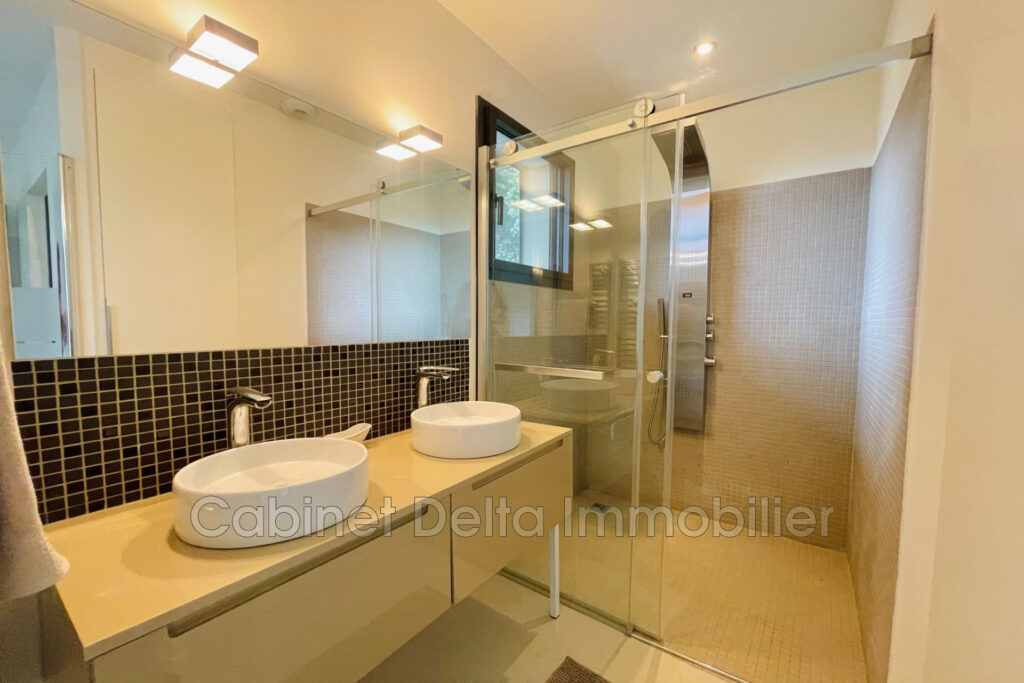 BANDOL – VUE MER – 5 pièces – 4 chambres – 4  – 130.00 m²