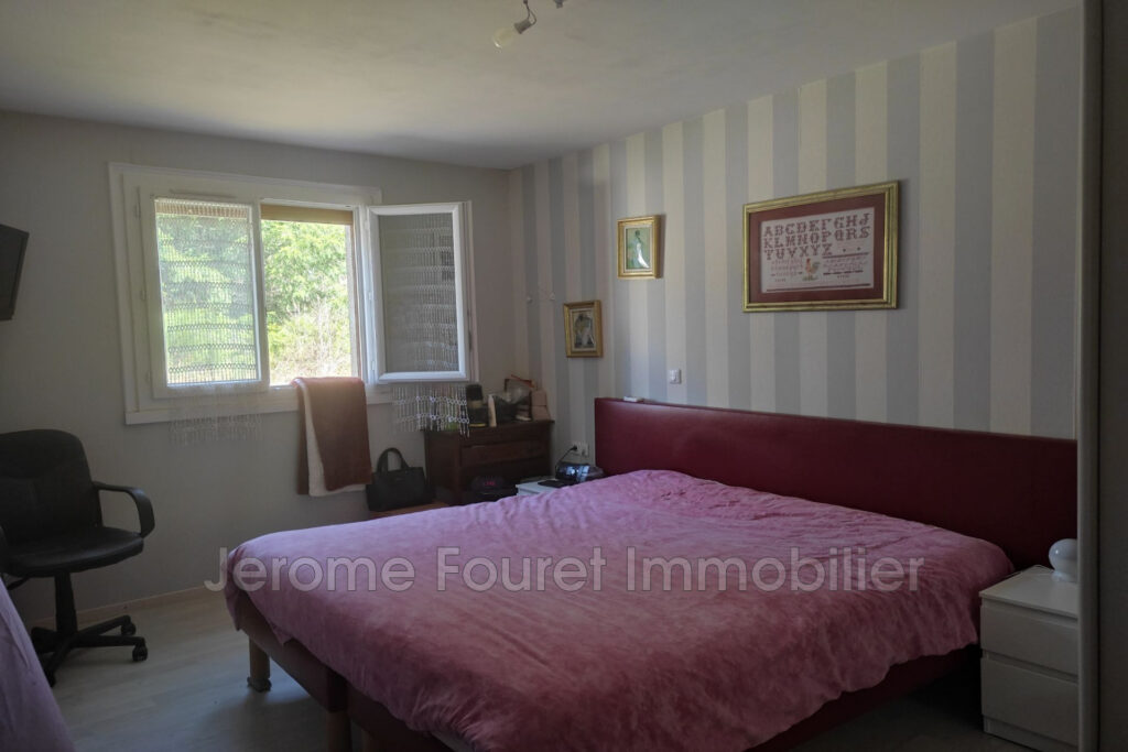 A découvrir de toute urgence ! – 12 pièces – 6 chambres – 4  – 179.00 m²