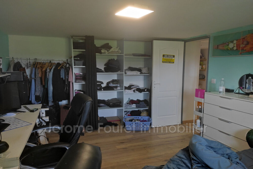 A découvrir de toute urgence ! – 12 pièces – 6 chambres – 4  – 179.00 m²