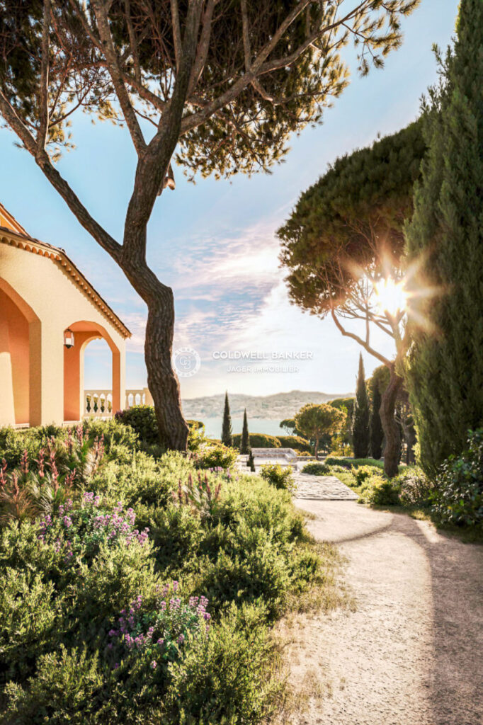 Superbe villa provençale avec vue mer panoramique – Golfe de S – 8 pièces – 7 chambres – 4  – 275.00 m²