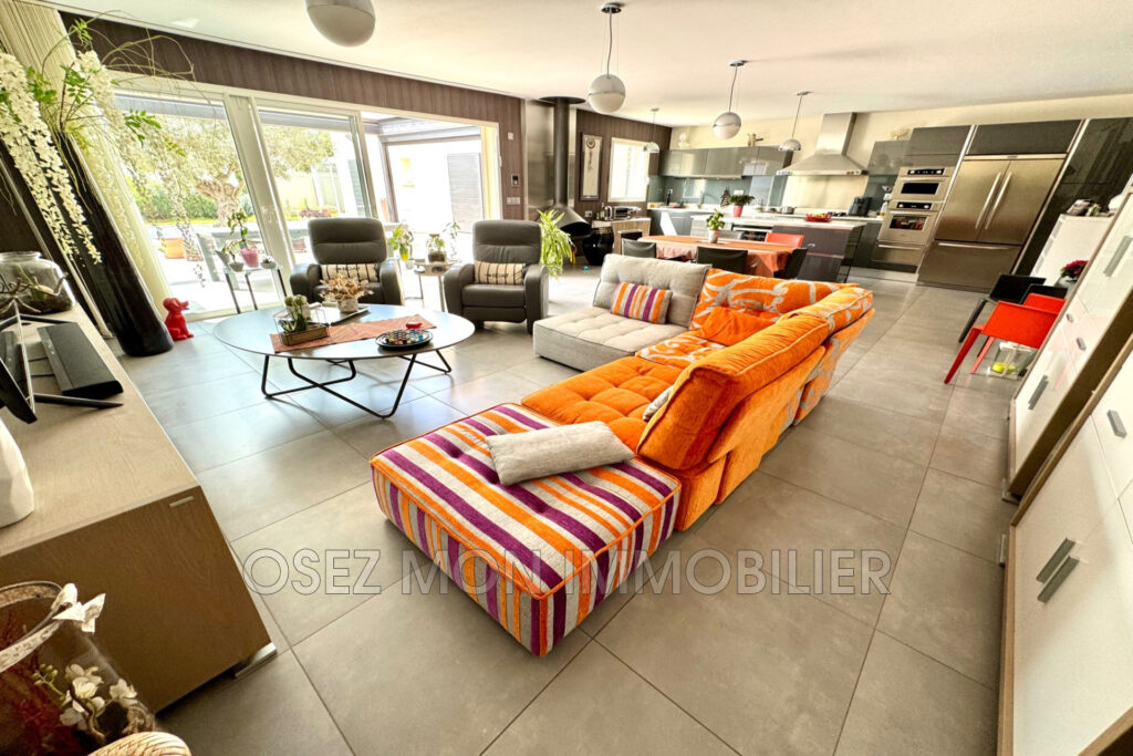 vente villa 6 Pièce(s) – 6 pièces – 3 chambres – 190.00 m²