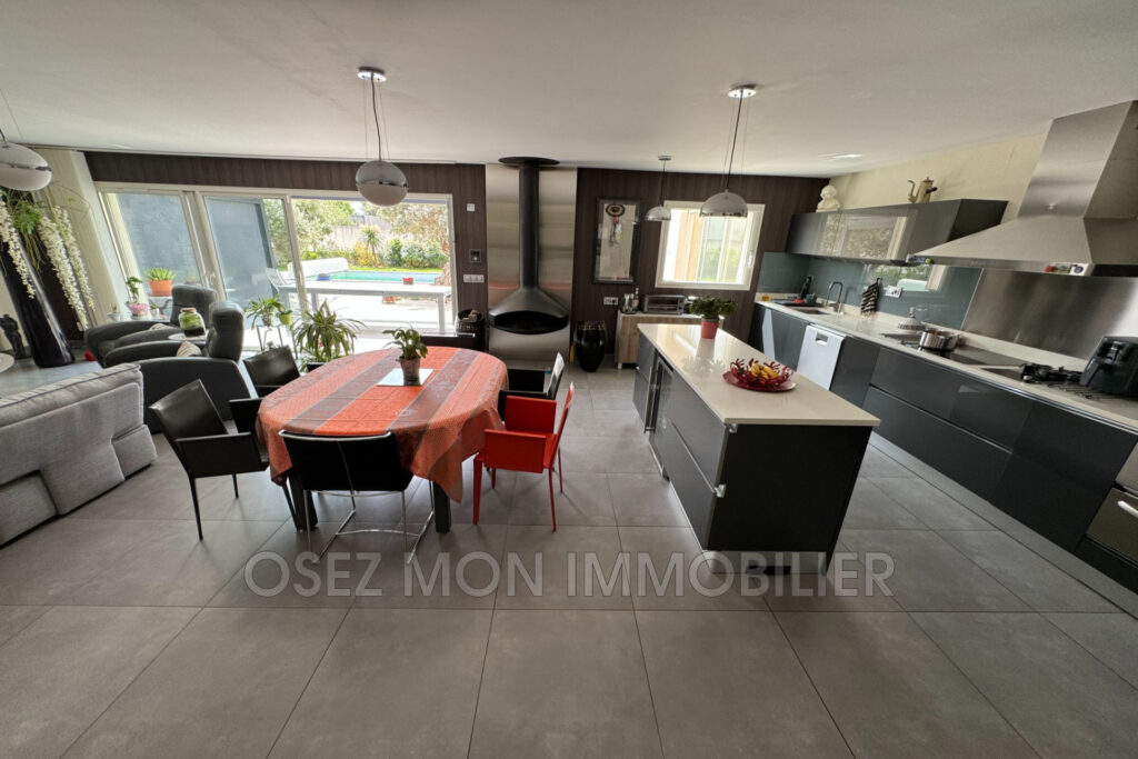 vente villa 6 Pièce(s) – 6 pièces – 3 chambres – 190.00 m²