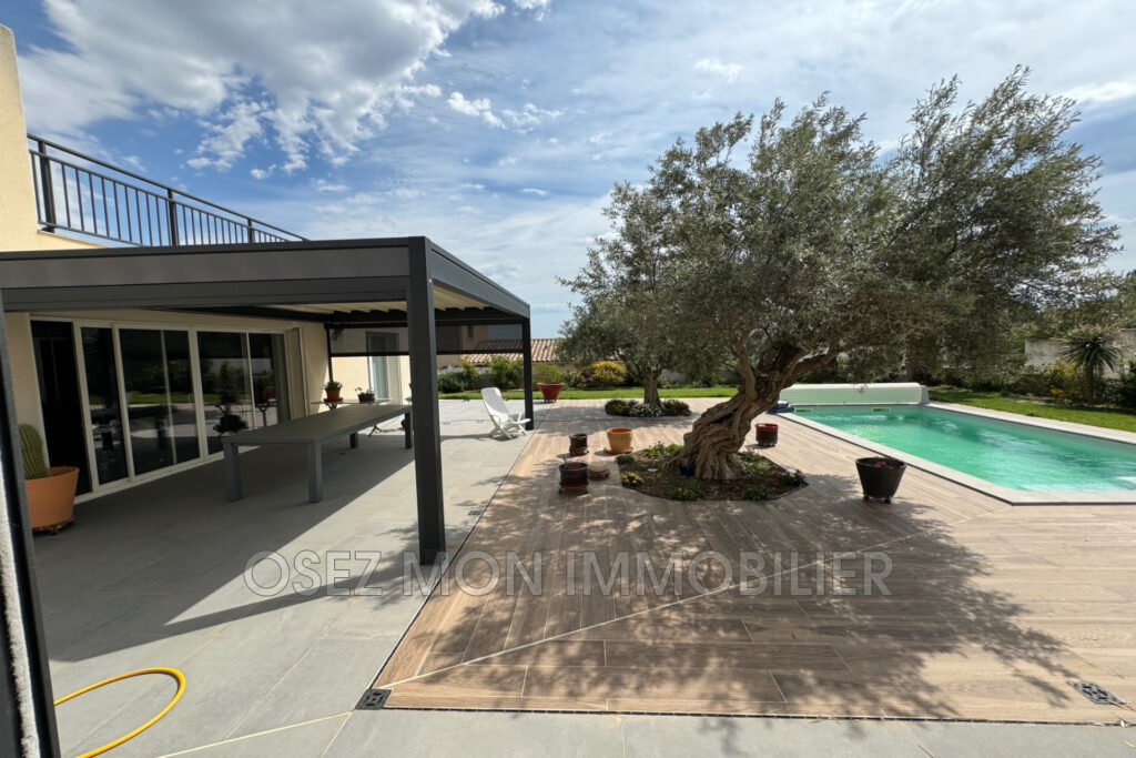 vente villa 6 Pièce(s) – 6 pièces – 3 chambres – 190.00 m²