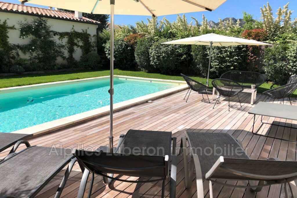 location saisonnière maison de village 6 Pièce(s) – 6 pièces – 4 chambres – 4  – 190.00 m²