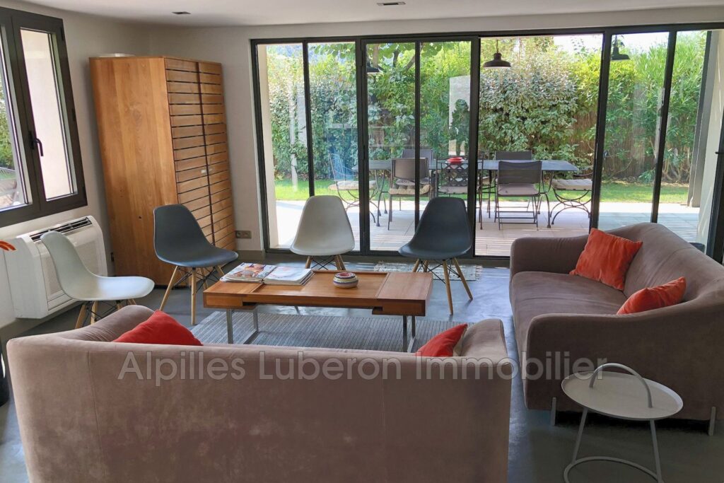 location saisonnière maison de village 6 Pièce(s) – 6 pièces – 4 chambres – 4  – 190.00 m²