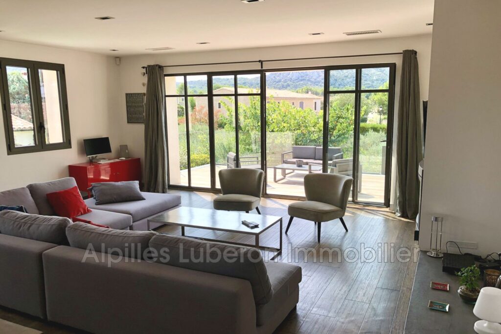 location saisonnière maison de village 6 Pièce(s) – 6 pièces – 4 chambres – 4  – 190.00 m²