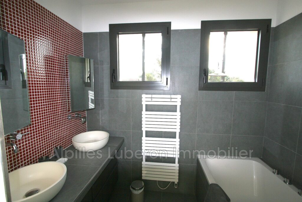 location saisonnière maison de village 6 Pièce(s) – 6 pièces – 4 chambres – 4  – 190.00 m²