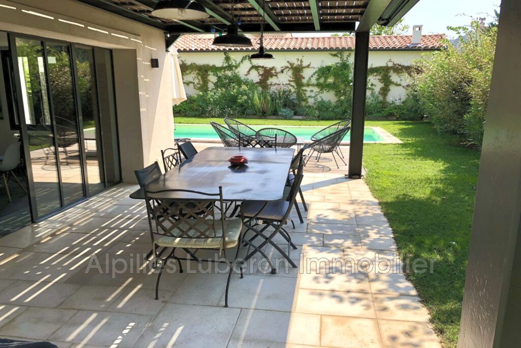 location saisonnière maison de village 6 Pièce(s) – 6 pièces – 4 chambres – 4  – 190.00 m²