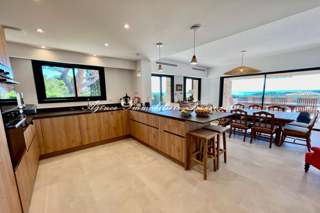 location saisonnière villa 6 Pièce(s) – 6 pièces – 5 chambres – 200.00 m²