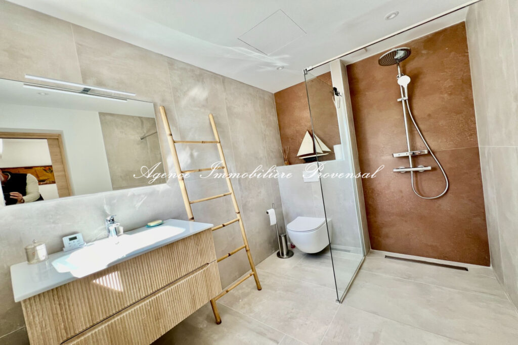 location saisonnière villa 6 Pièce(s) – 6 pièces – 5 chambres – 200.00 m²