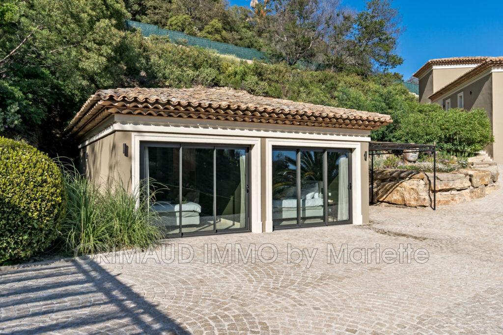 Villa sur 4170m² terrain avec vue dégagée et vue mer, compléte – 6 pièces – 7 chambres – 4  – 300.00 m²