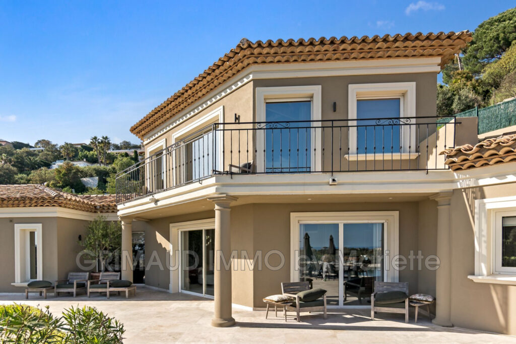 Villa sur 4170m² terrain avec vue dégagée et vue mer, compléte – 6 pièces – 7 chambres – 4  – 300.00 m²
