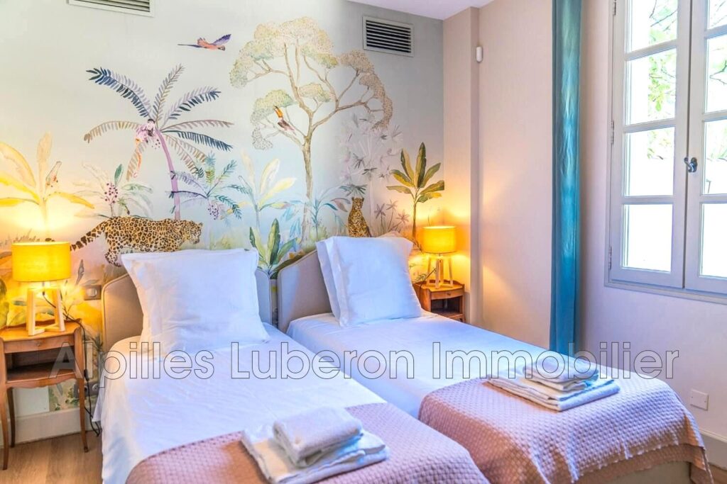 location saisonnière mas 8 Pièce(s) – 8 pièces – 6 chambres – 4  – 240.00 m²