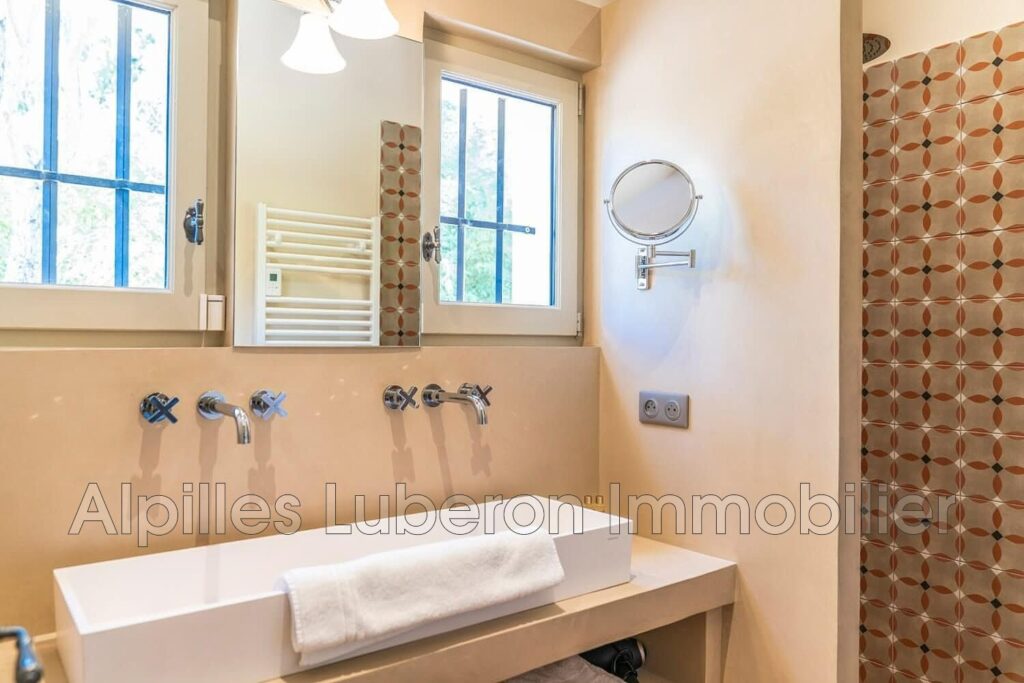 location saisonnière mas 8 Pièce(s) – 8 pièces – 6 chambres – 4  – 240.00 m²