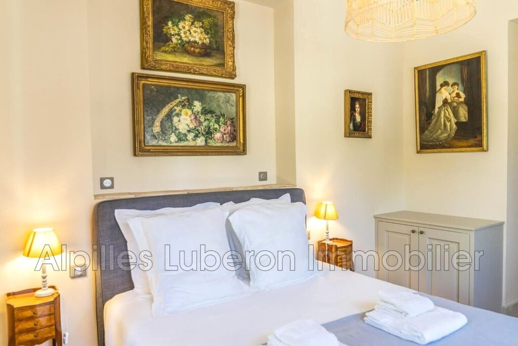 location saisonnière mas 8 Pièce(s) – 8 pièces – 6 chambres – 4  – 240.00 m²