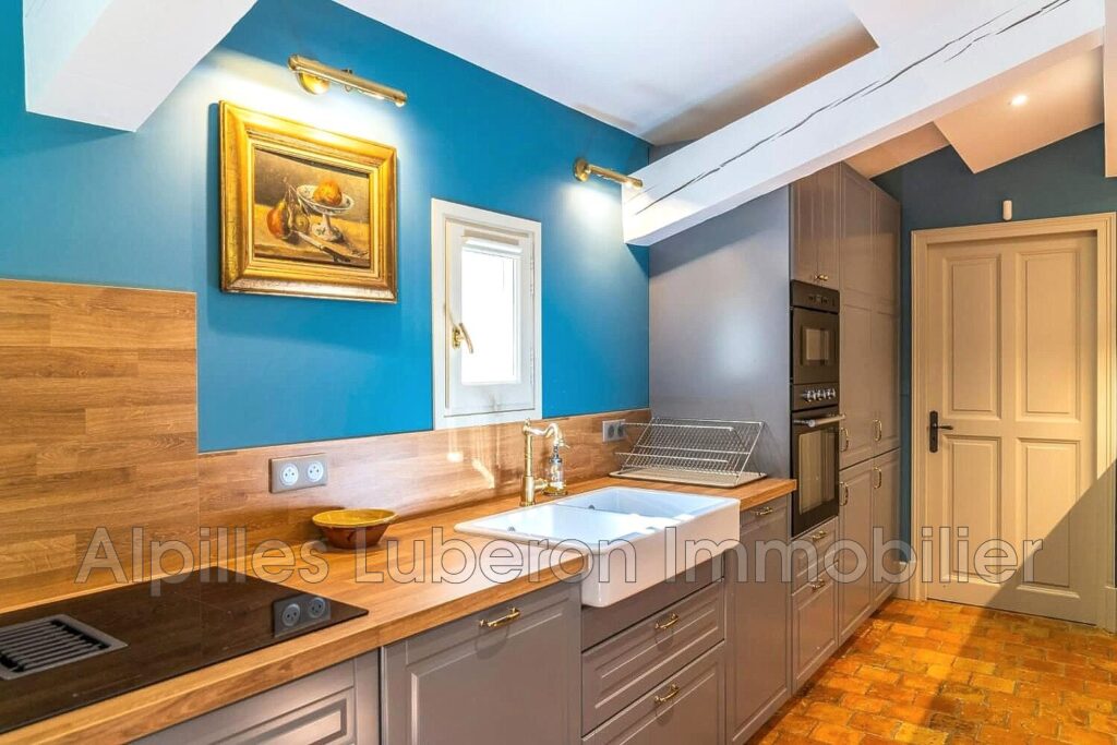 location saisonnière mas 8 Pièce(s) – 8 pièces – 6 chambres – 4  – 240.00 m²