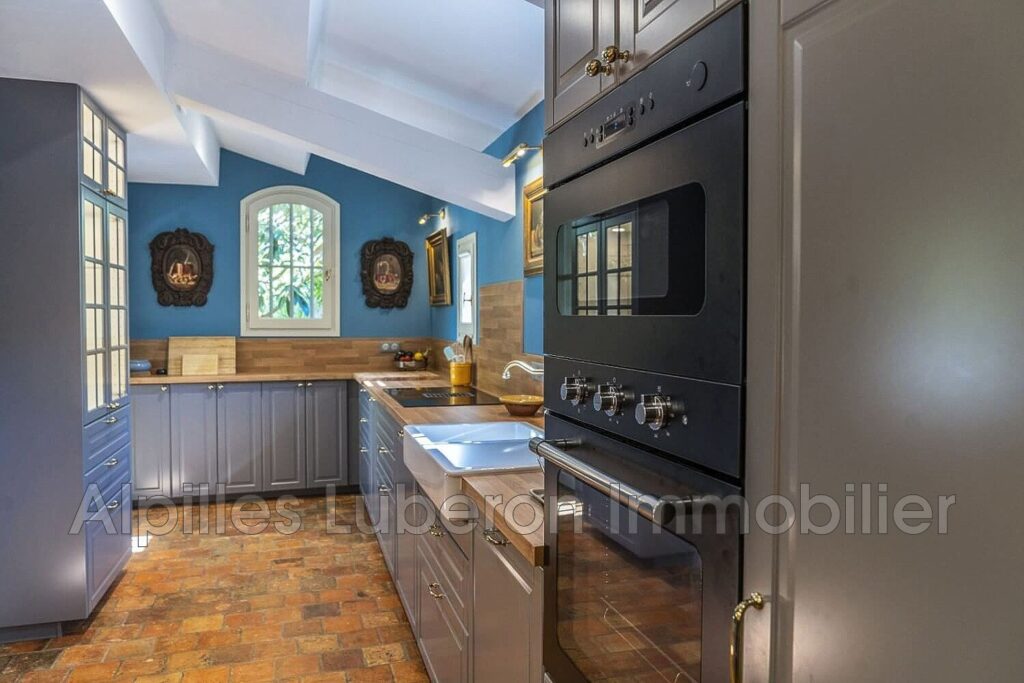 location saisonnière mas 8 Pièce(s) – 8 pièces – 6 chambres – 4  – 240.00 m²