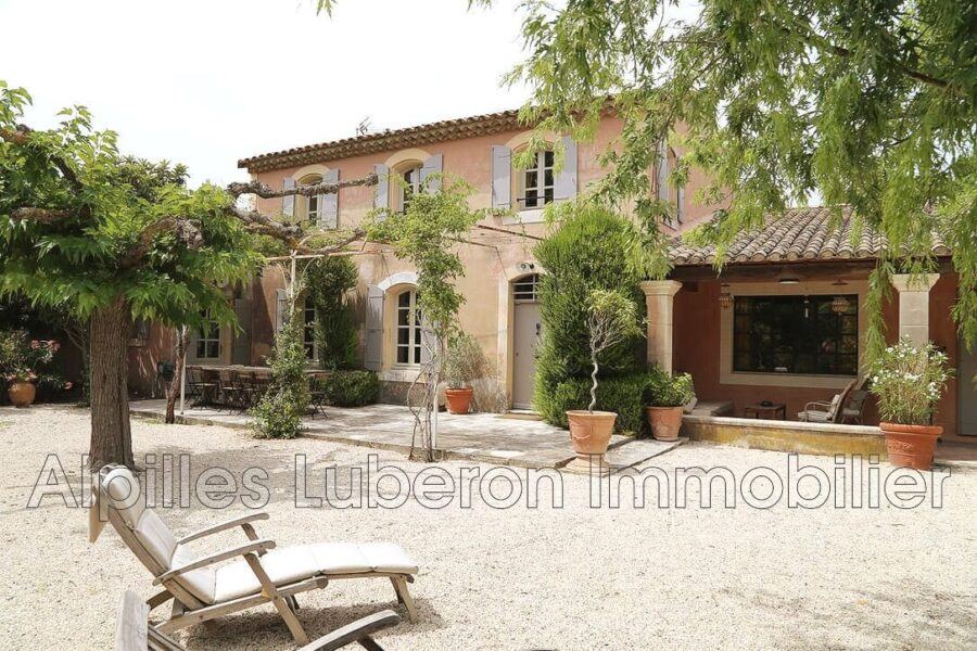 Maison à louer à Eygalières