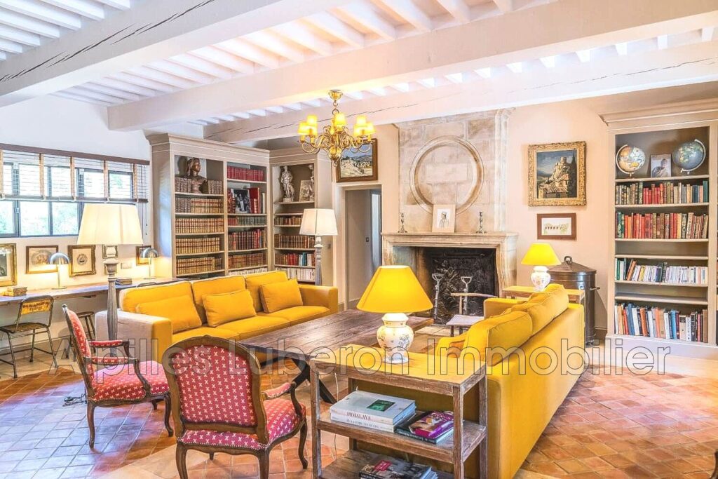 location saisonnière mas 8 Pièce(s) – 8 pièces – 6 chambres – 4  – 240.00 m²