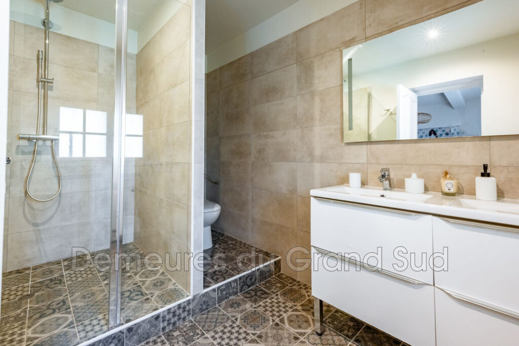 Mas Authentique du XVIIIème siècle pour les amoureux du calme. – NR pièces – 8 chambres – 4  – 480.00 m²