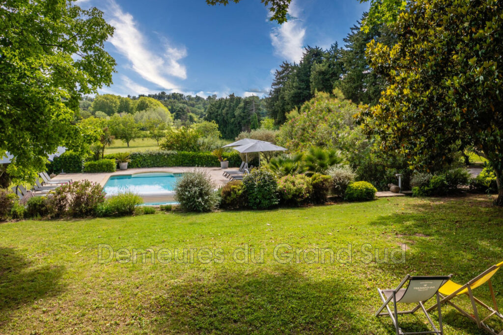 Mas Authentique du XVIIIème siècle pour les amoureux du calme. – NR pièces – 8 chambres – 4  – 480.00 m²