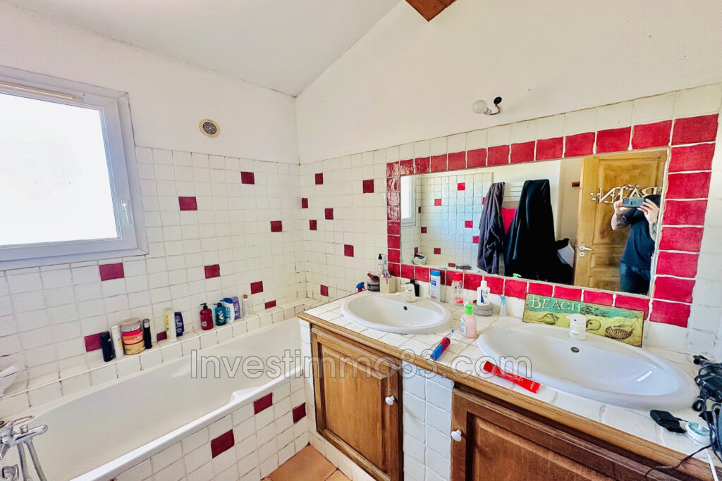 Entre GREASQUE et Saint SAVOURNIN, dans un environnement verdo – 6 pièces – 4 chambres – 4  – 180.00 m²