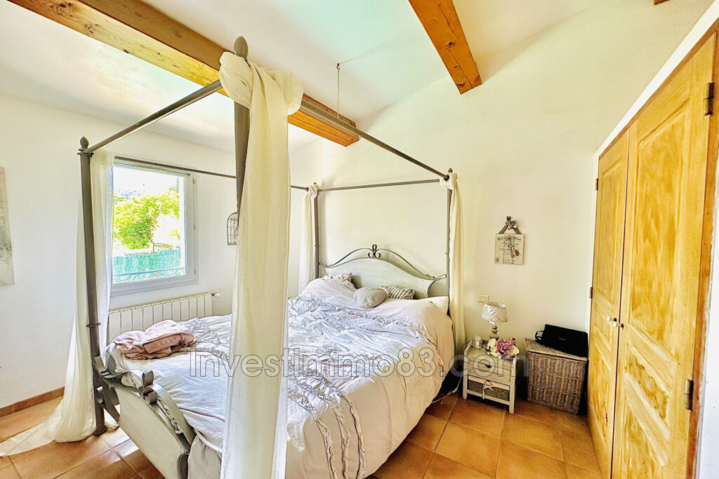 Entre GREASQUE et Saint SAVOURNIN, dans un environnement verdo – 6 pièces – 4 chambres – 4  – 180.00 m²