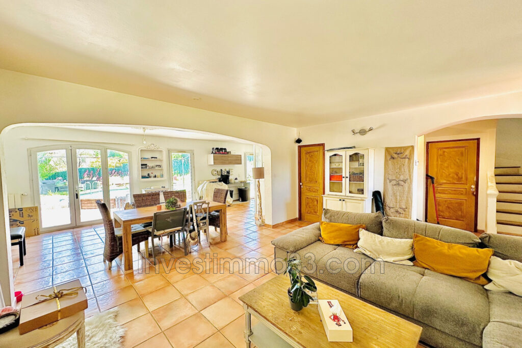 Entre GREASQUE et Saint SAVOURNIN, dans un environnement verdo – 6 pièces – 4 chambres – 4  – 180.00 m²