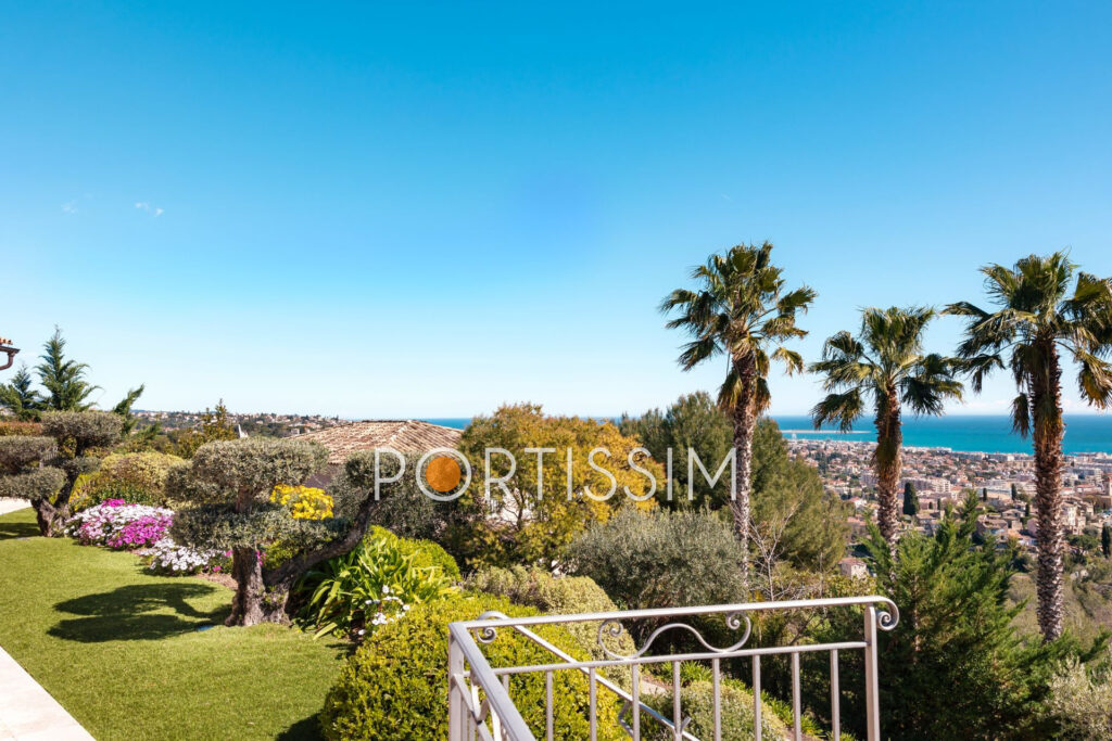 Cagnes-Sur-Mer / Colline proche centre / villa vue mer – 8 pièces – 4 chambres – 180.00 m²