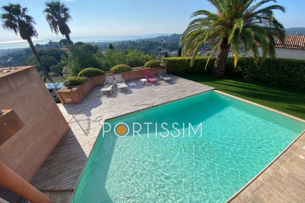 Cagnes-Sur-Mer / Colline proche centre / villa vue mer – 8 pièces – 4 chambres – 180.00 m²