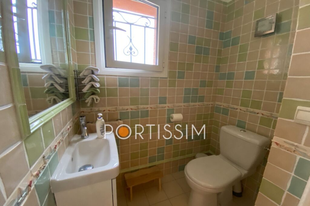 Cagnes-Sur-Mer / Colline proche centre / villa vue mer – 8 pièces – 4 chambres – 180.00 m²