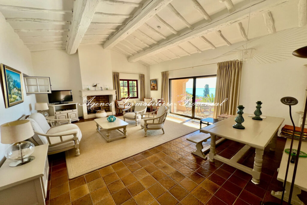 location saisonnière villa provençale 5 Pièce(s) – 5 pièces – 3 chambres – 120.00 m²