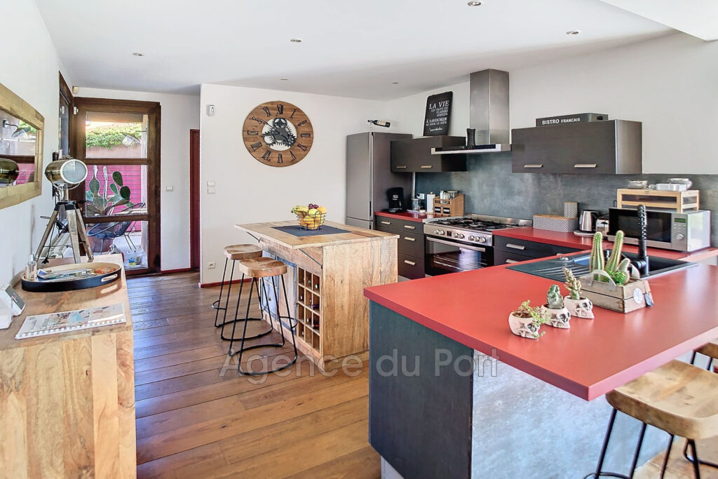 vente villa 6 Pièce(s) – 6 pièces – 5 chambres – 260.00 m²