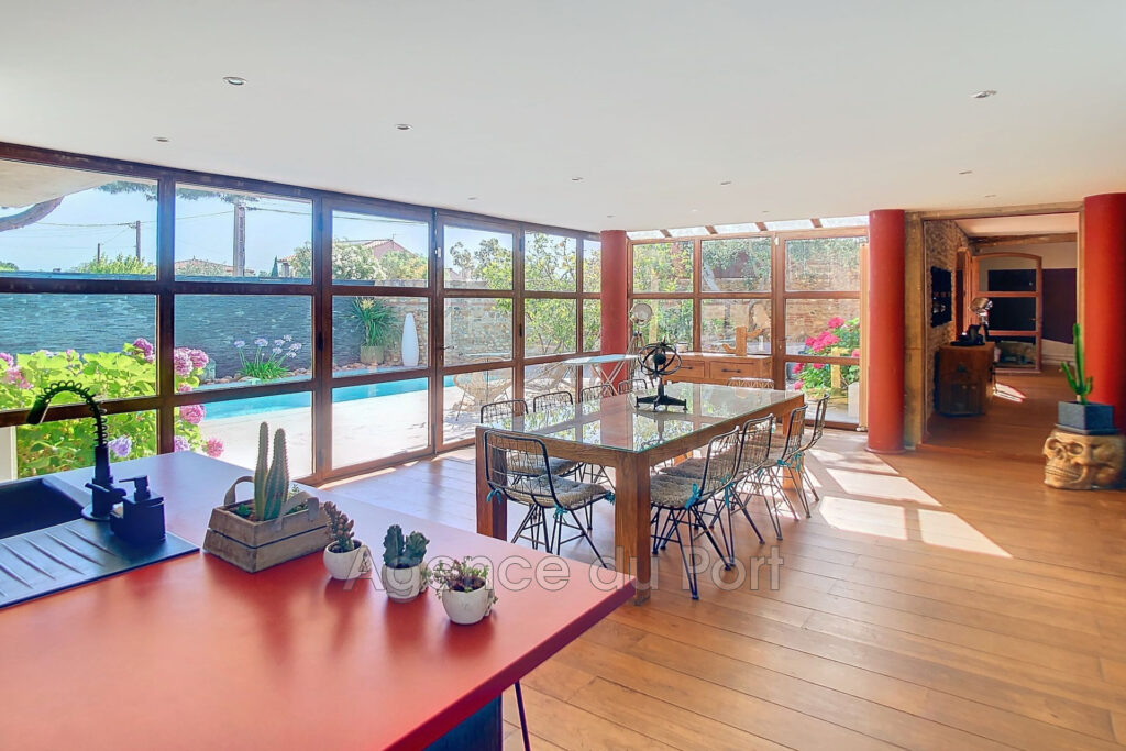 vente villa 6 Pièce(s) – 6 pièces – 5 chambres – 260.00 m²