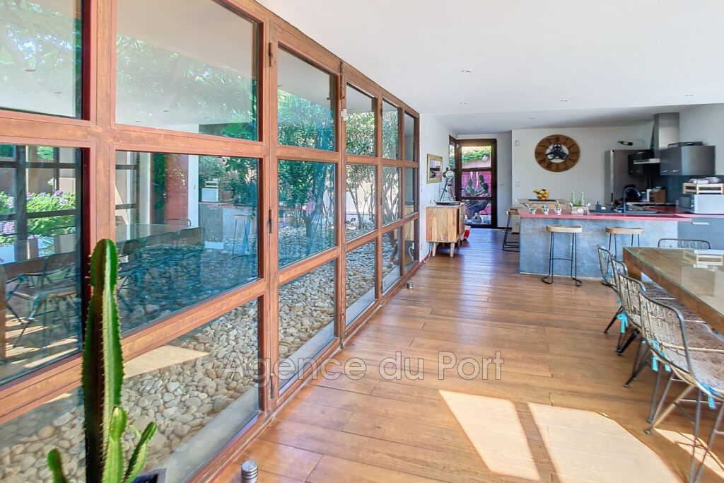 vente villa 6 Pièce(s) – 6 pièces – 5 chambres – 260.00 m²