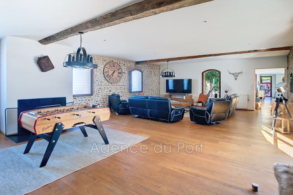 vente villa 6 Pièce(s) – 6 pièces – 5 chambres – 260.00 m²