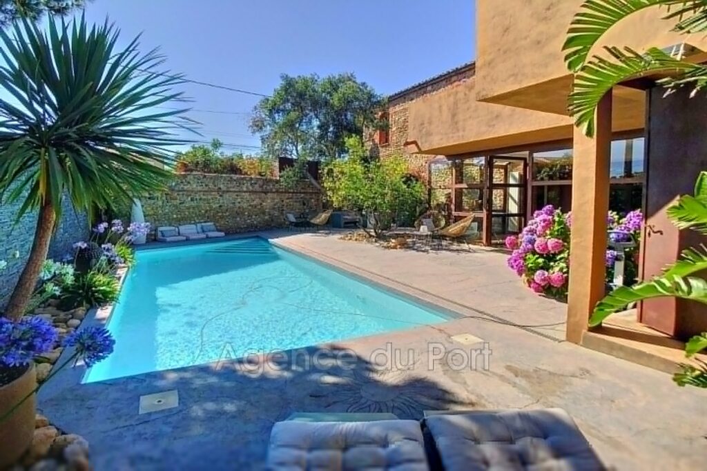 vente villa 6 Pièce(s) – 6 pièces – 5 chambres – 260.00 m²