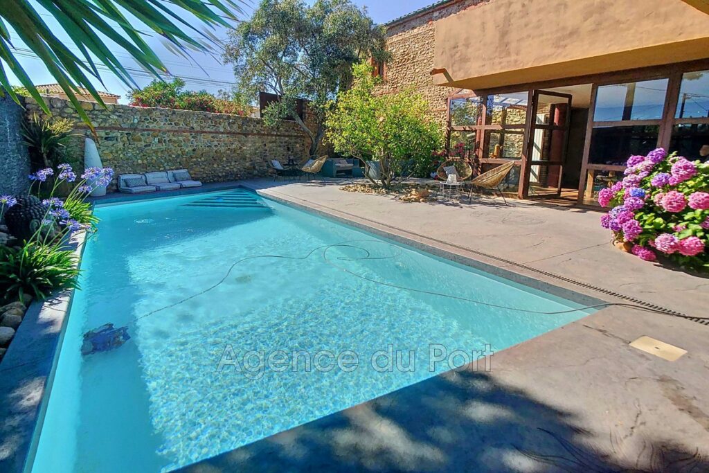 vente villa 6 Pièce(s) – 6 pièces – 5 chambres – 260.00 m²