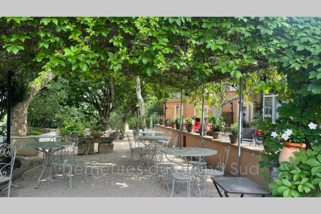 vente  – NR pièces – NR chambres – 4  – 850.00 m²